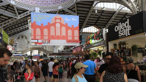 Mascletà de hermanos Caballer y paellas gigantes para el centenario del mercado Central