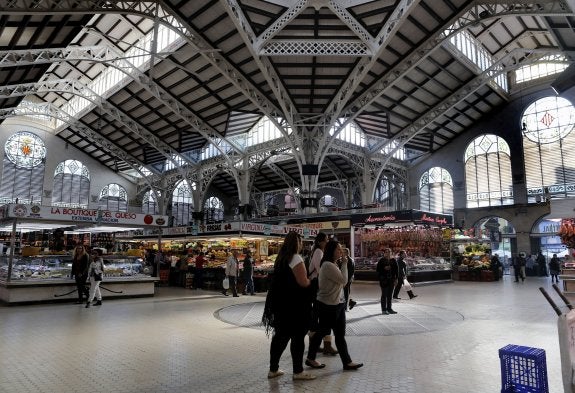 Una juez investiga la renovación de concesiones en el Mercado Central