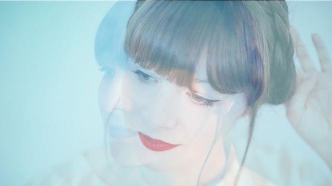 Alondra Bentley vuelve a Valencia en formato acústico