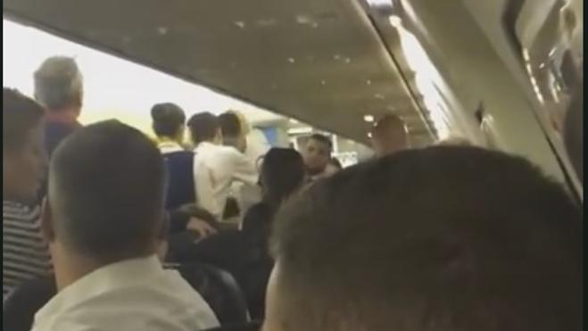 Un vuelo de Ryanair desviado por una violenta pelea entre pasajeros