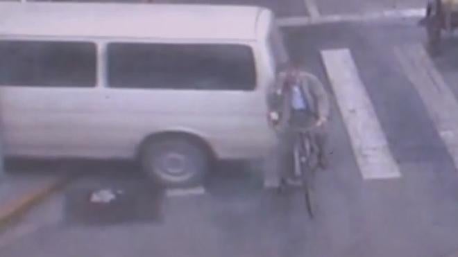 Así consiguen salvar la vida a un ciclista atropellado