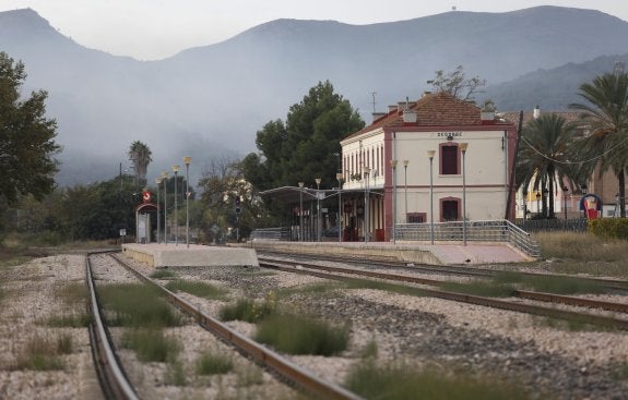 El mal estado de la vía obliga a cortar el tren de Valencia a Teruel por obras dos semanas