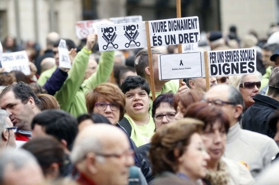 El Consell abre la puerta a que cualquier persona pueda cuidar a un dependiente