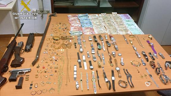 Detenidos 12 miembros de una banda que atracaba gasolineras y viviendas