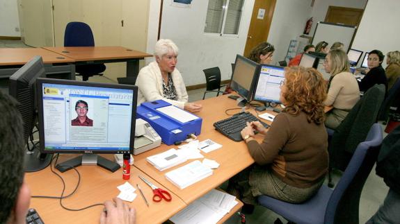 CCOO denuncia que no se puede obtener cita para la expedición del DNI hasta el 16 de enero