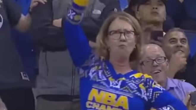 El baile de una fan de los Warriors que causa furor