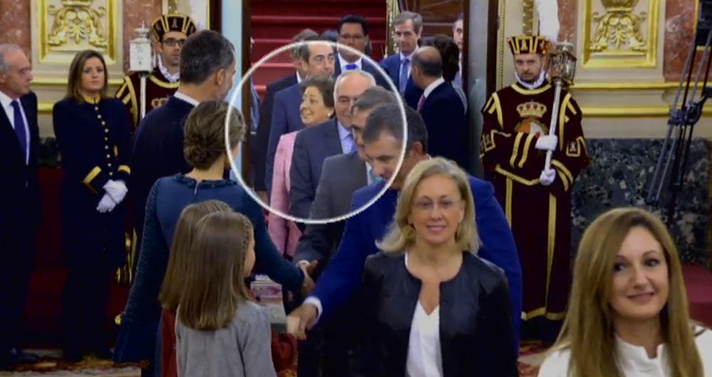 Momento del saludo entre Rita Barberá y los Reyes