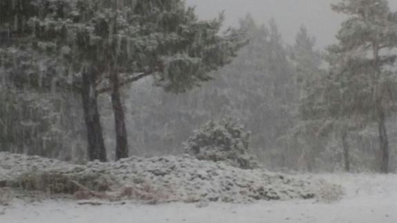 La nieve aparece en Ademuz y la lluvia deja 68 litros en Andilla