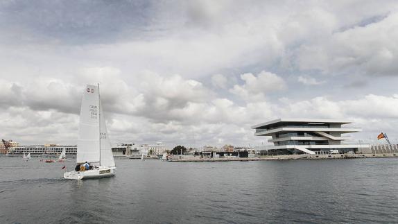 Un mirador con vistas al sol en la Marina de Valencia