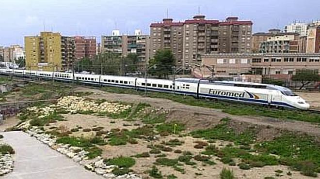 Una avería eléctrica en Tarragona afecta a todos los trenes entre Valencia y Cataluña