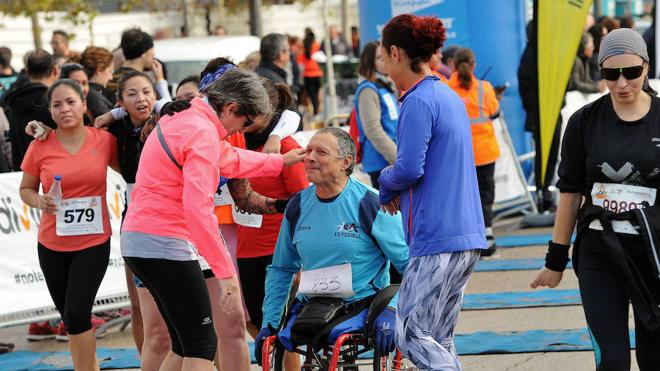 Fotos: Vuelta a Pie Solidaria ‘Es Posible' 2016 de Valencia