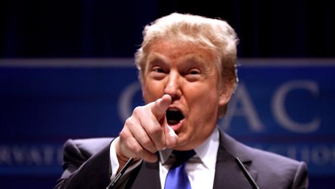 Salir corriendo al grito de 'Que viene Trump', el último grito en Internet