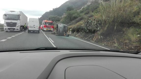 Dos heridos en una colisión entre dos turismos en Tavernes