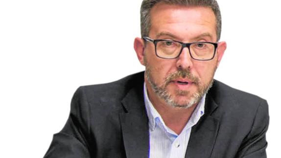 El gerente de la nueva Imelsa carga a la empresa gin-tonics, whisky y licores