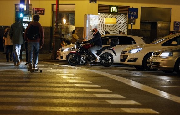 Las autoescuelas rechazan el cambio en las secuencias de los semáforos en Valencia