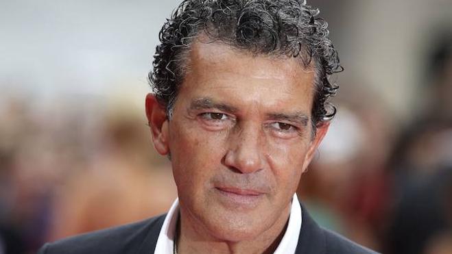 Banderas canta villancicos al príncipe Carlos