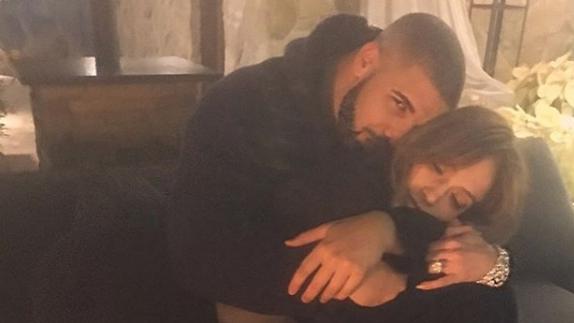 Jennifer López y Drake avivan los rumores de una relación con una fotografía