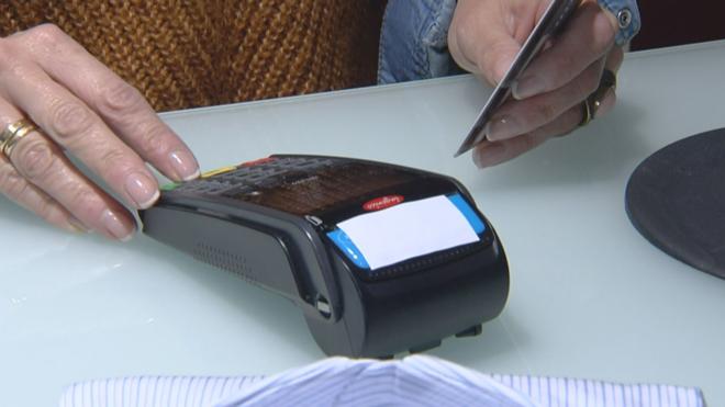 La tarjeta superará estas Navidades al dinero en metálico por primera vez en la historia