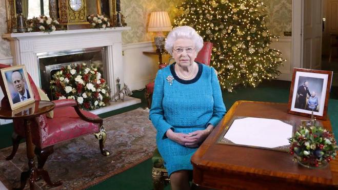 Isabel II vuelve al trabajo