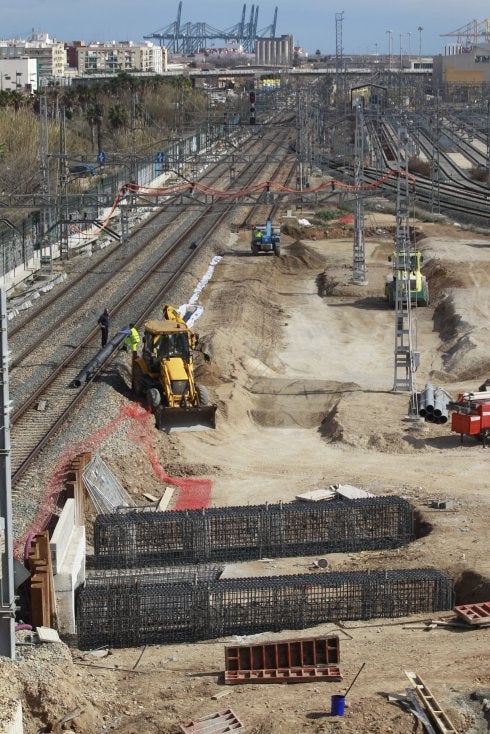 La reducción del tiempo de viaje en tren a Barcelona se retrasa hasta 2018