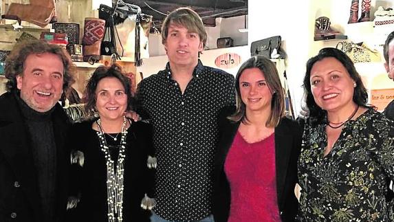 Moda, música y cumpleaños sorpresa