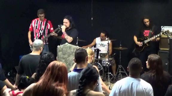 Iglesia a ritmo de Heavy Metal