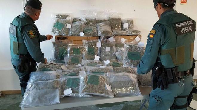 Detenido en un peaje de la AP-7 con 26 kilos de marihuana en el coche