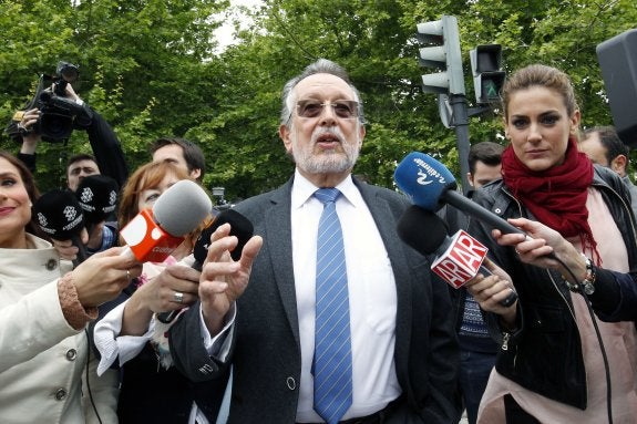 Transvia pide que declare la mesa de contratación por los relojes de Alfonso Grau