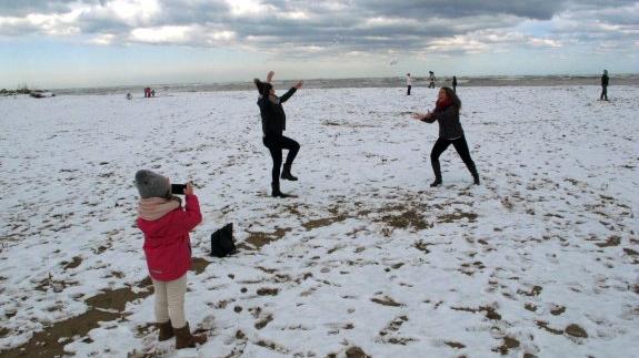 Casi 80.000 alumnos de 70 municipios de la Comunitat, sin clase por la nieve