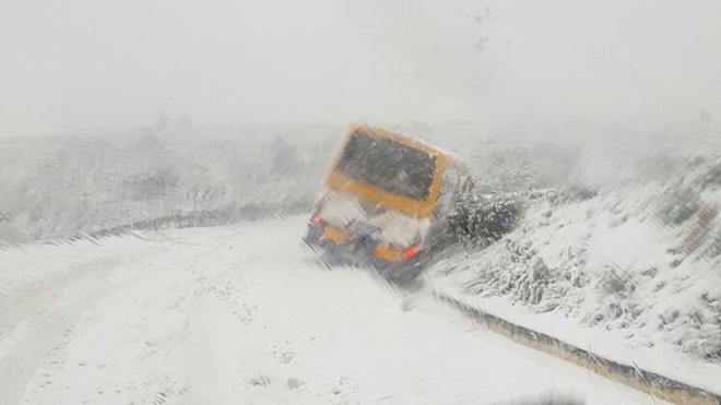 El corte de la A-3 de Buñol a Requena atrapa a cientos de conductores