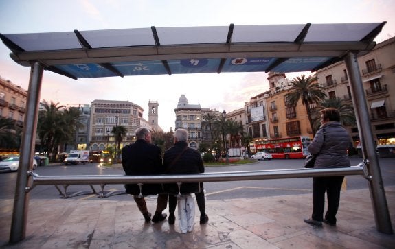 La Defensora del Pueblo abre expediente por los cambios en la EMT que impulsó Giuseppe Grezzi