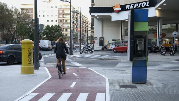 Abre el nuevo carril bici entre el Campus de los Naranjos y la avenida Blasco Ibáñez