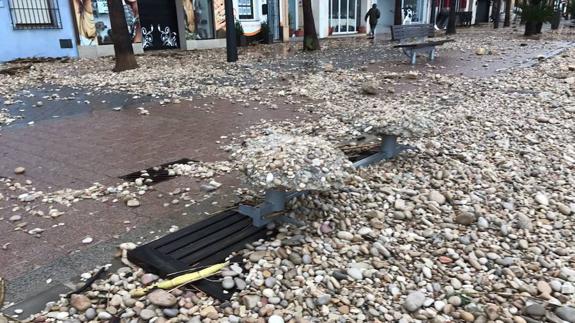 El temporal marítimo destroza paseos y calles del litoral de la Comunitat