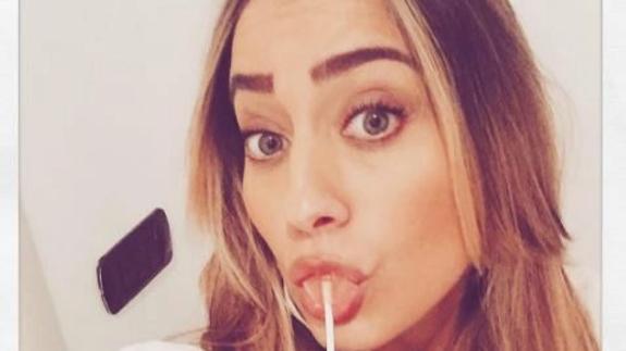 Una actriz italiana cumple su promesa de realizar un 'Tour de felaciones' para celebrar el 'No' a Renzi en el referéndum