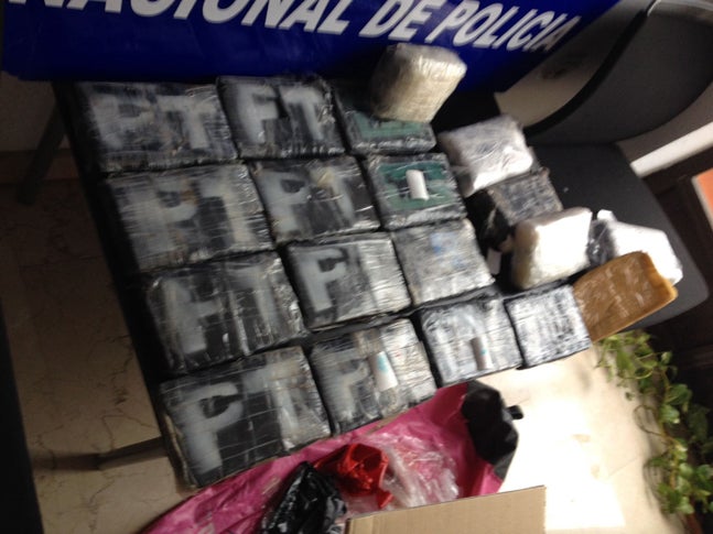El temporal saca al litoral de Dénia un saco de boxeo rosa con 1,2 kilos de cocaína