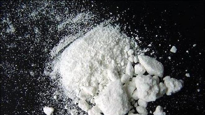 Compra un bote de Nesquik y al abrirlo encuentra un cuatro de kilo de cocaína