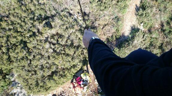 Rescatada en helicóptero una excursionista tras caerse en la montaña de Cullera