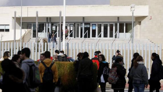 Un menor apuñala a cinco compañeros de clase en un instituto de Villena