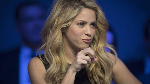 Shakira sortea una cita con ella en el Camp Nou