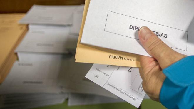 El error en encuestas a pie de urna es por el 40 % que no participa en ellas