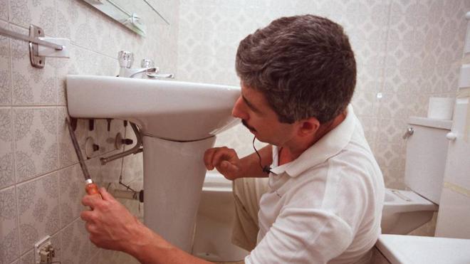 Una herramienta informática permitirá a los usuarios estimar el coste de las reformas y los trámites del Plan Renhata de baños, cocinas y accesibilidad