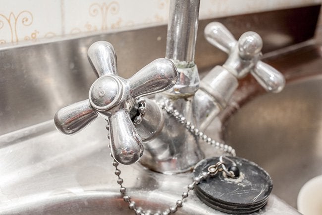 10 ingeniosas maneras de limpiar cosas difíciles del hogar