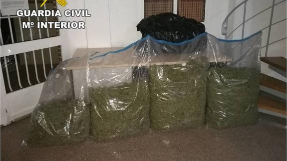 Pillado por llevar el coche cargado con 21 kilos de marihuana circulando por la AP-7