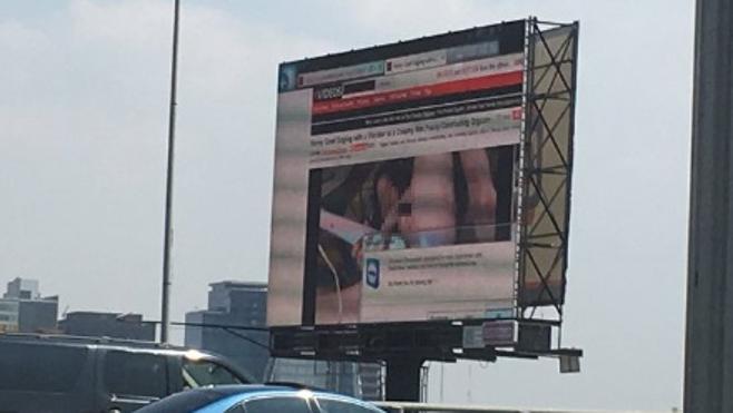 Hackean una gigantesca pantalla publicitaria en México y muestran vídeos pornográficos