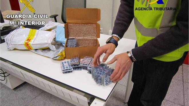 La Guardia Civil interviene en el Aeropuerto de Alicante envíos de medicamentos falsificados por valor de 210.000 euros