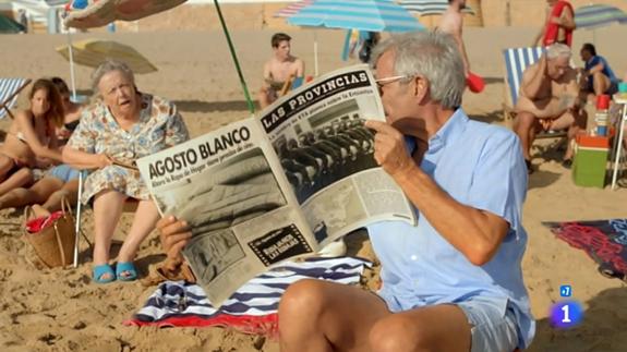 Antonio Alcántara lee LAS PROVINCIAS