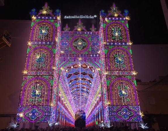 Fallas 2017 | Encendido de las calles iluminadas de la Falla Malvarrosa, que obtiene el 2º premio