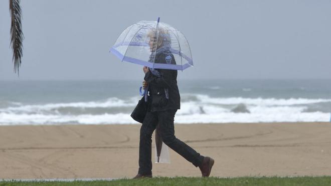 Lluvias, vientos de hasta 90 km/h, olas de cinco metros y acumulaciones de nieve en toda la Comunitat