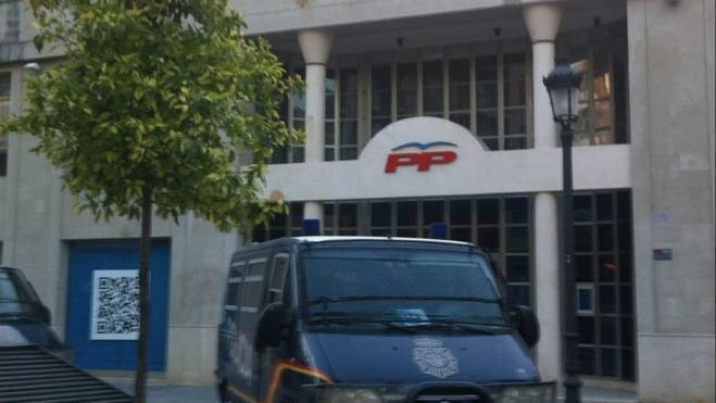 Un año y 3 meses de prisión por agredir a un policía en una manifestación ante la sede del PP en Valencia