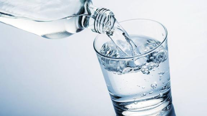 El ránking de la OCU de las mejores marcas de agua embotellada
